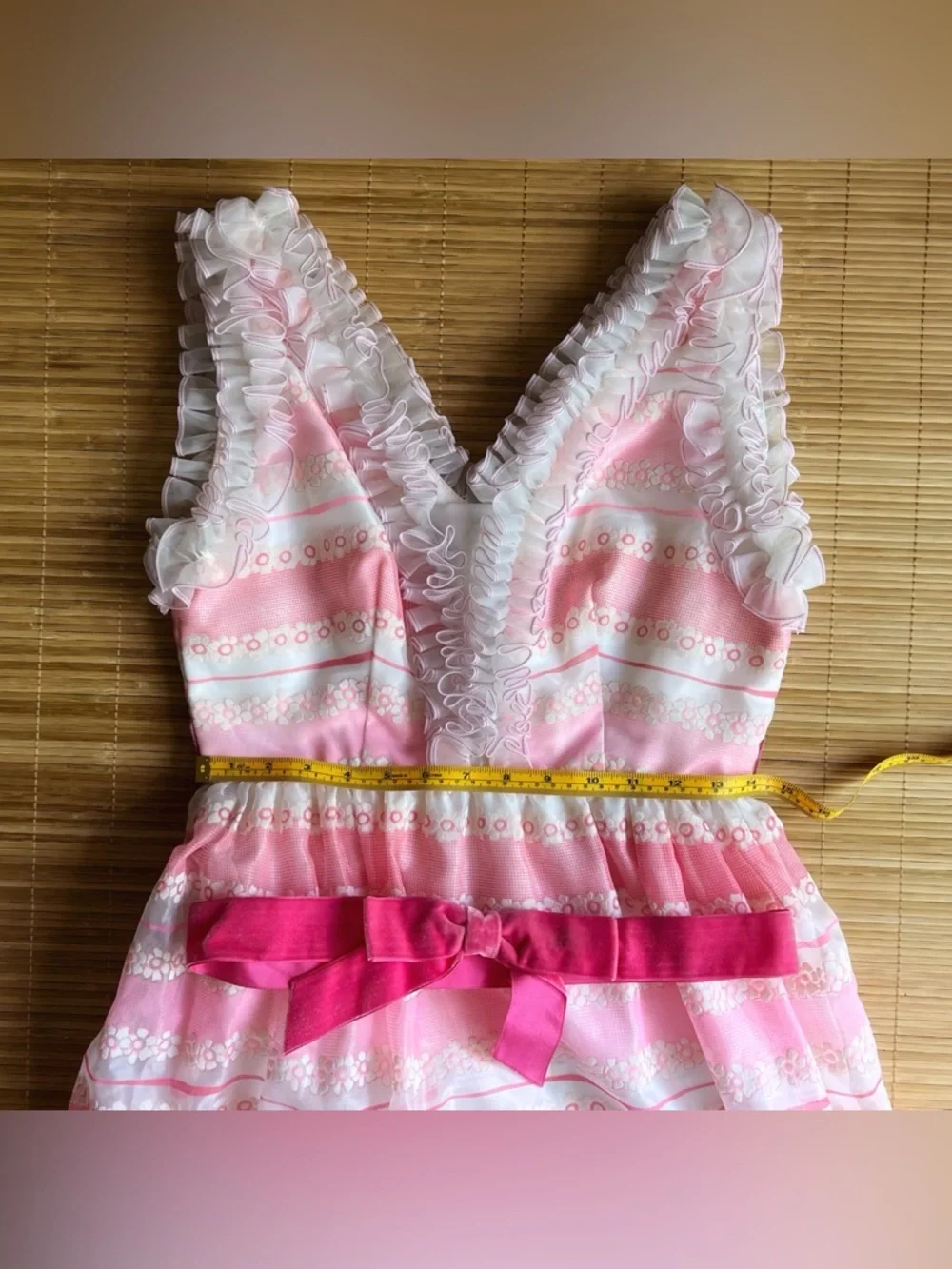 Vintage ruffled pink and white gown with sheer overlay - Picture 4 of 8